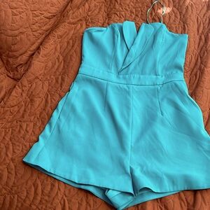 Sleeveless jumpsuit.